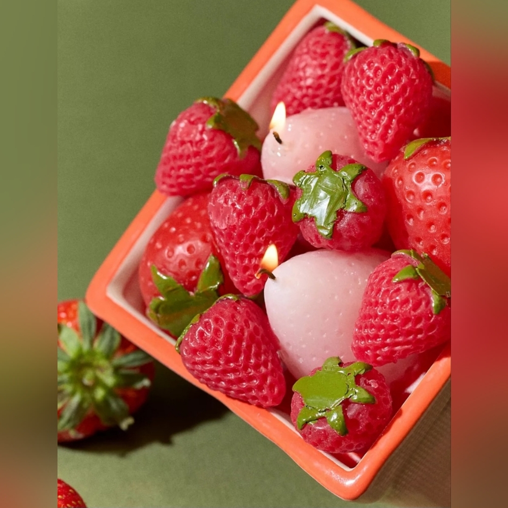 ❤️BUY 2 GET 1 FREE Strawberry Basket Ceramic Candle, Color Red/Pink, $48.00 USD - Picture 2 of 9